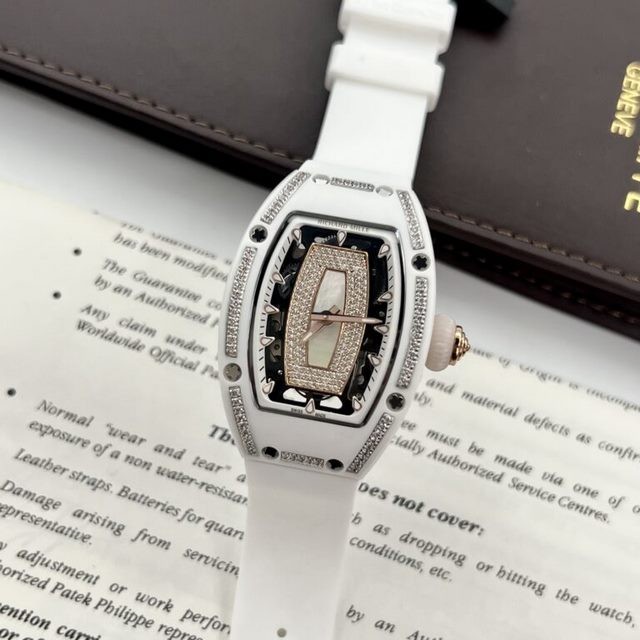 dong-ho-richard-mille-may-co-thuy-sy-rep-11-danh-cho-nu-gia-11-trieu-dong-1722594045.jpg