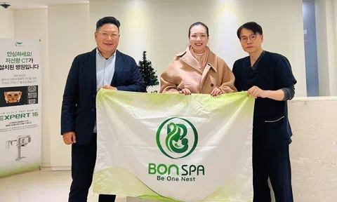 CEO BON Spa tham quan nhà máy sản xuất sản phẩm chăm sóc da cao cấp Queen's Holic tại Hàn Quốc